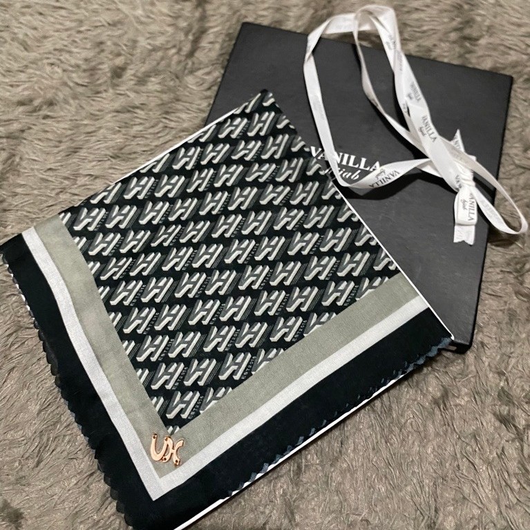preloved Vanilla hijab