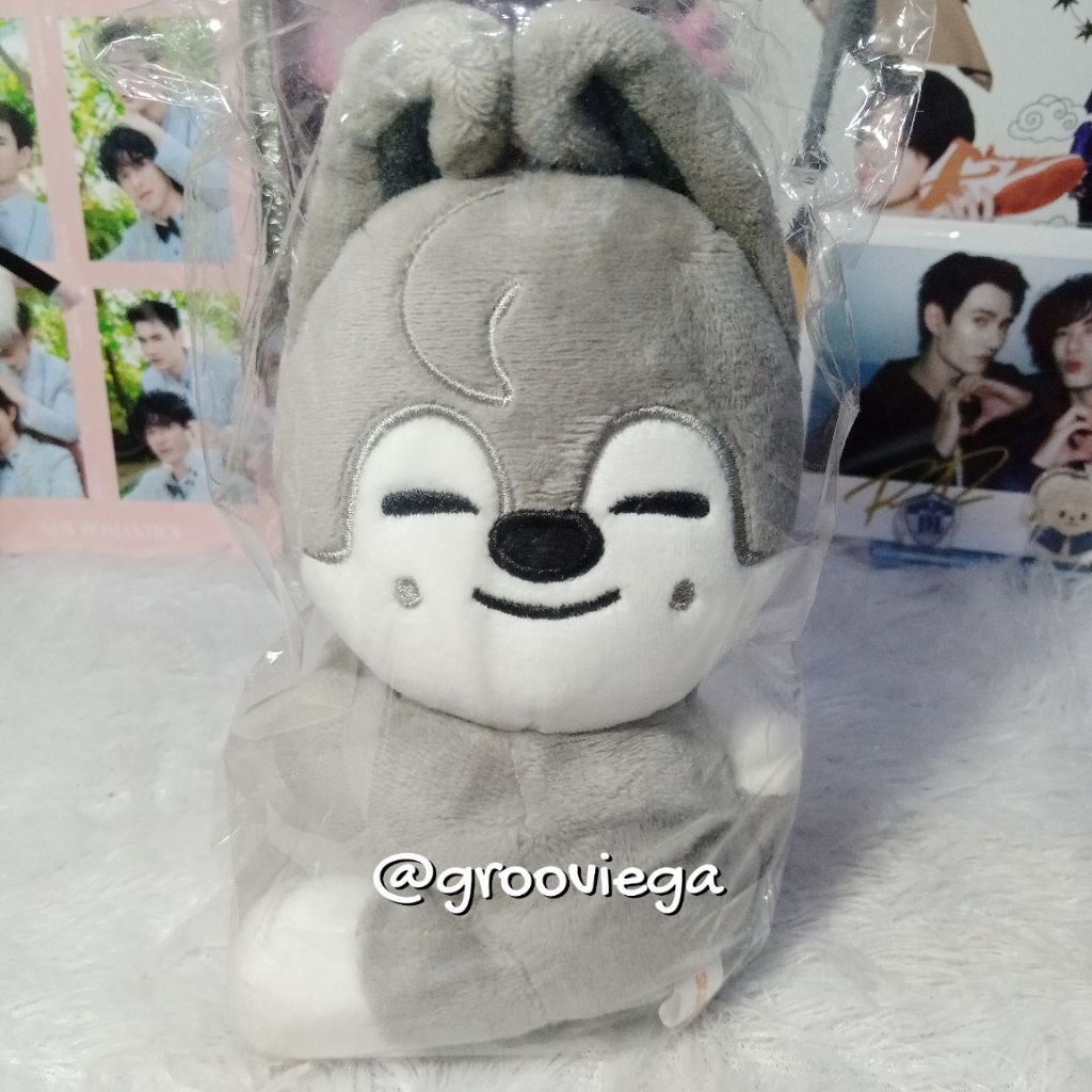 SKZOO WOLFCHAN MAGNET PLUSH - celebrATE