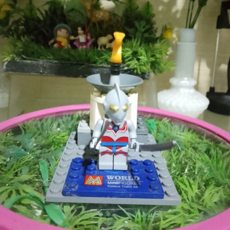 mini figure Lego ultraman