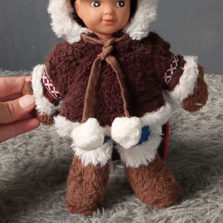 Boneka Vintage Jadul Arctic Circle Alaskan Eskimo Native Doll Girl Preloved / bekas mainan berbi + a