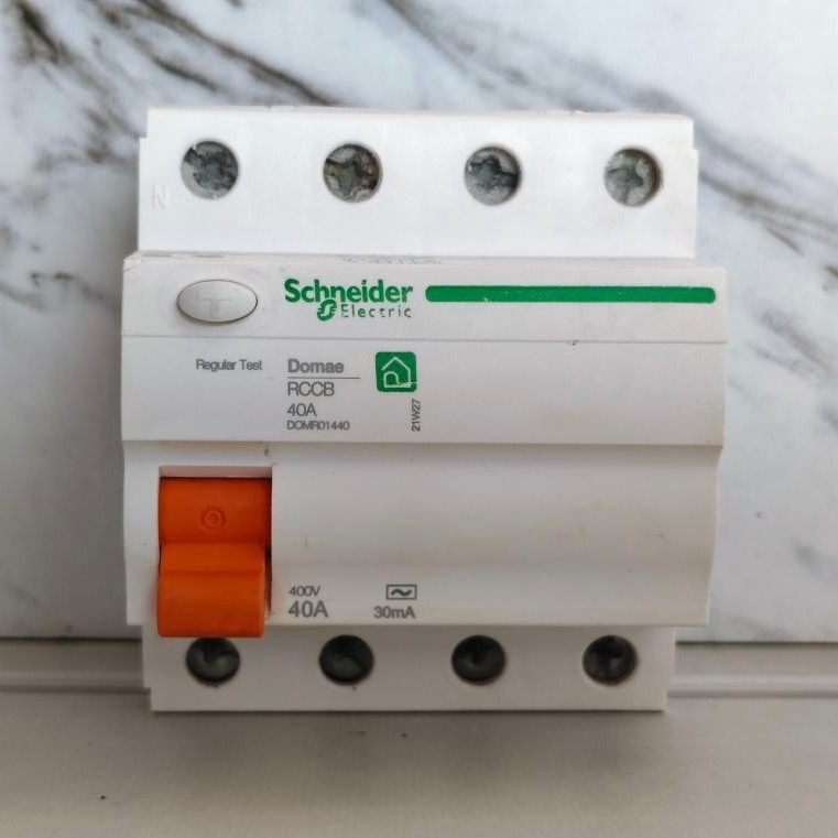 elcb rccb rcbo schneider 4p 40A
