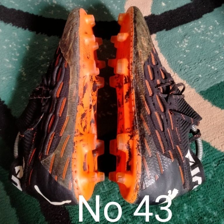 SEPATU BOLA PUMA NO 43 SECOND