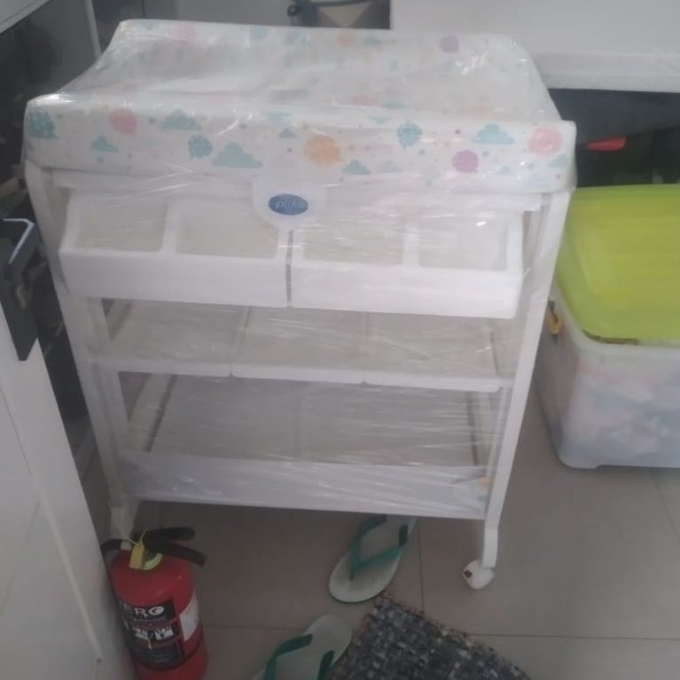 baby tafel , changing table( preloved)