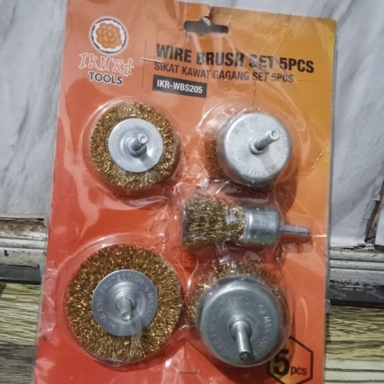 satu set mata bor sikat