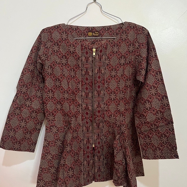 Baju Batik Lengan Panjang Merah Bata
