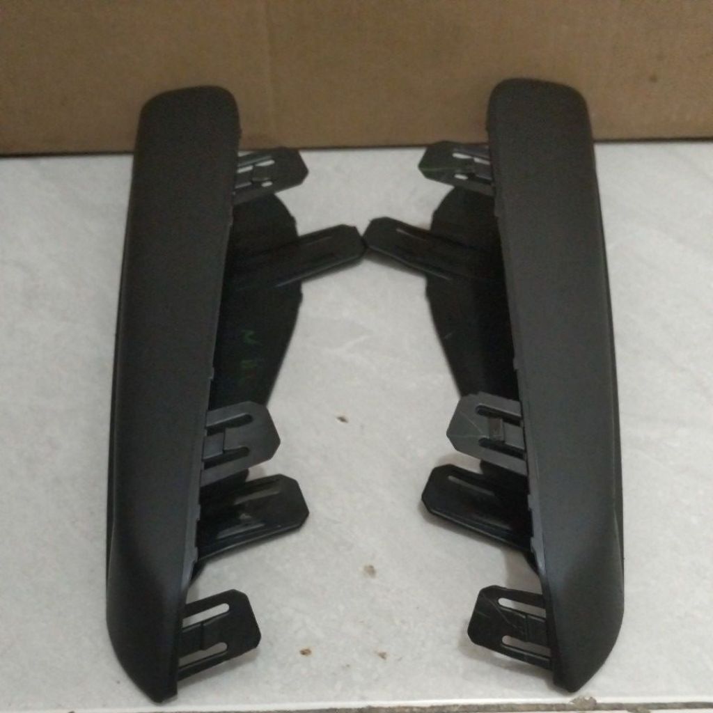 Cover lampu DRL Bemper Depan mobil Agya tahun 2023