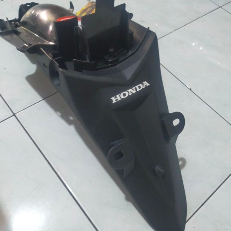 8010A-KWB-920 spakbor belakang blade old ORI AHM