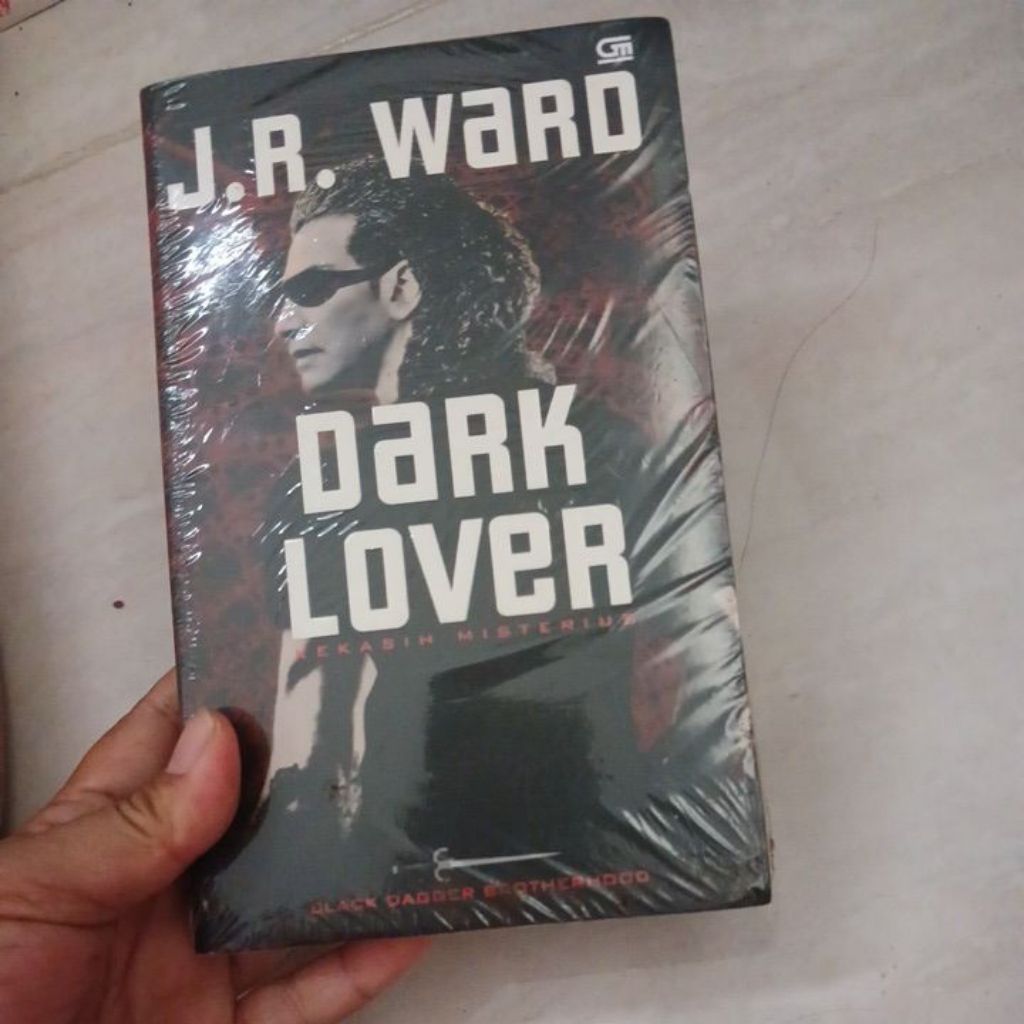 BUKU JR WARD. DARK LOVER. KEKASIH MISTERIUS