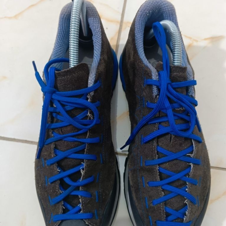SCARPA SEPATU HIKING PRELOVED