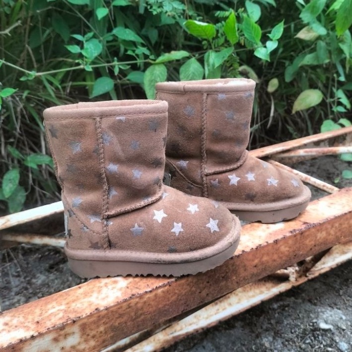SEPATU ANAK. UGG BOOTS