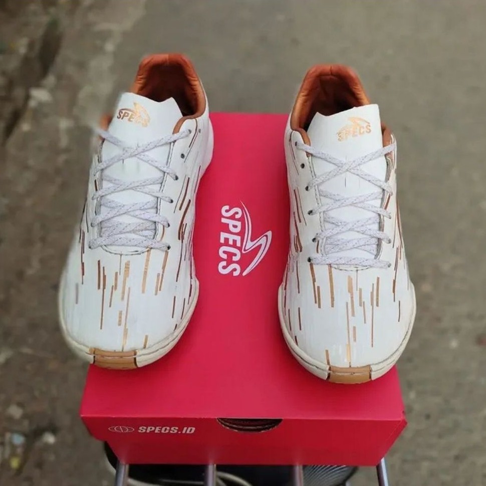 Sepatu futsal ls reborn white gold second size 39