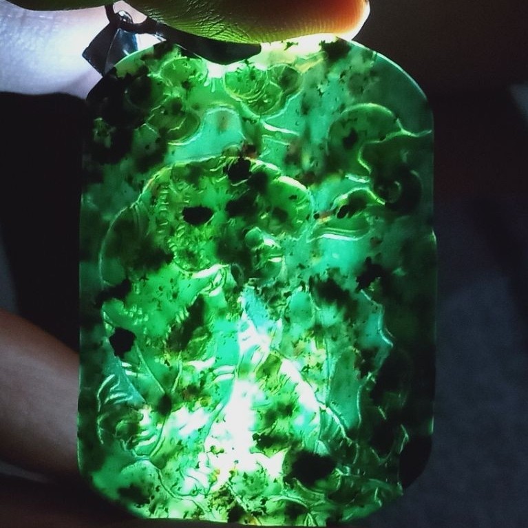 Liontin Batu Black Jade Ukiran Macan
