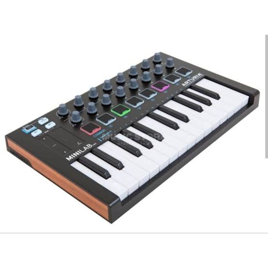 Arturia MiniLab MK2 25Kev USB MIDI CONTROLLER SECOND LIKE NEW)