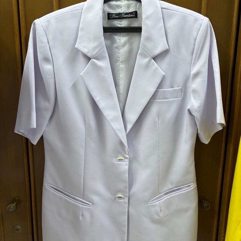 Preloved (PL) - SNELI/ JAS DOKTER LENGAN PENDEK DUA SAUDARA UKURAN M
