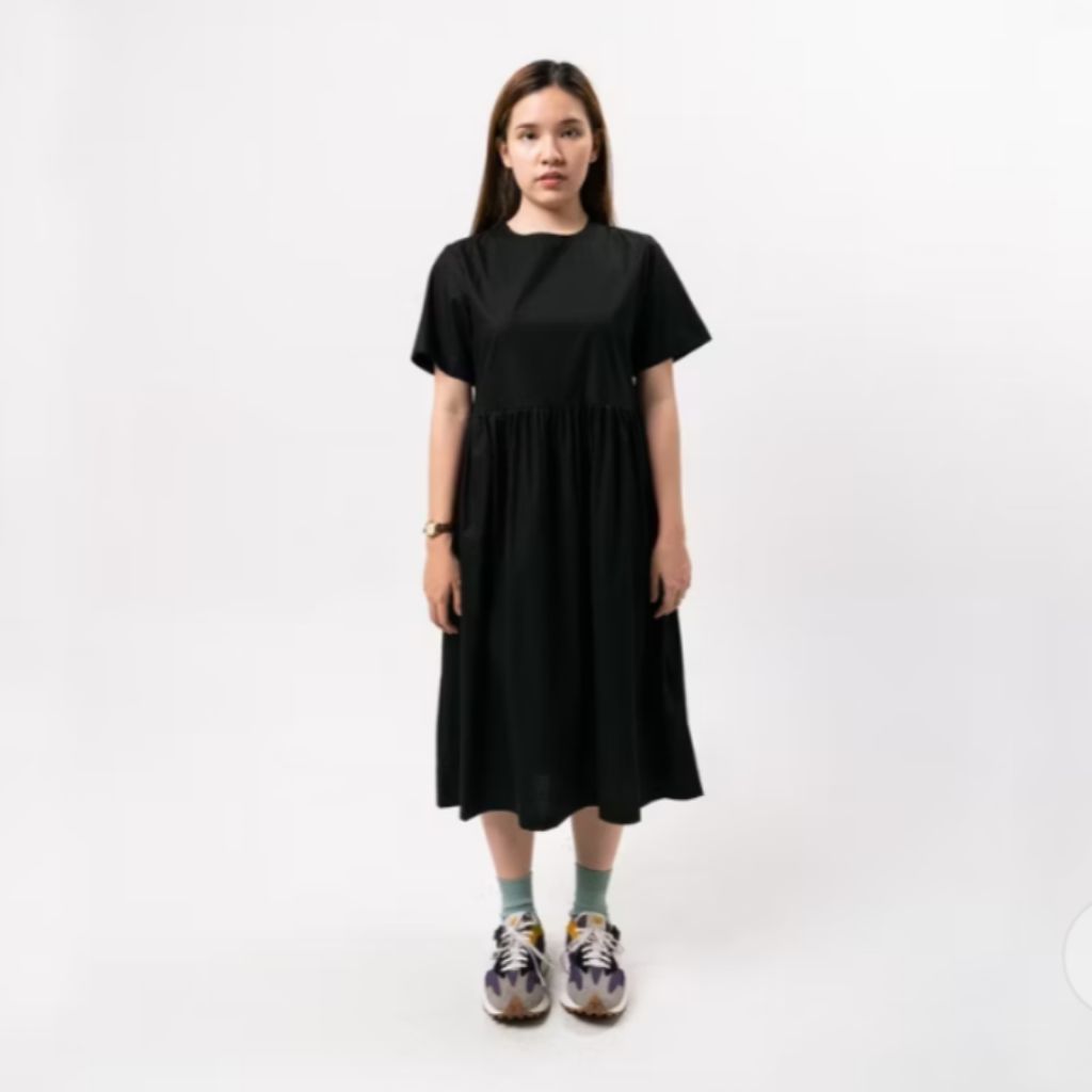 preloved anssy dress midi hitam