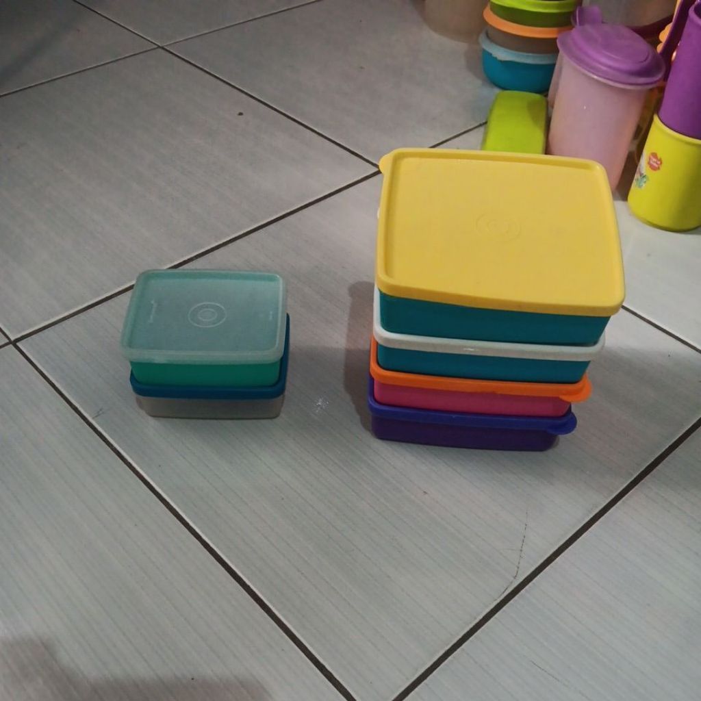 mini square away tupperware