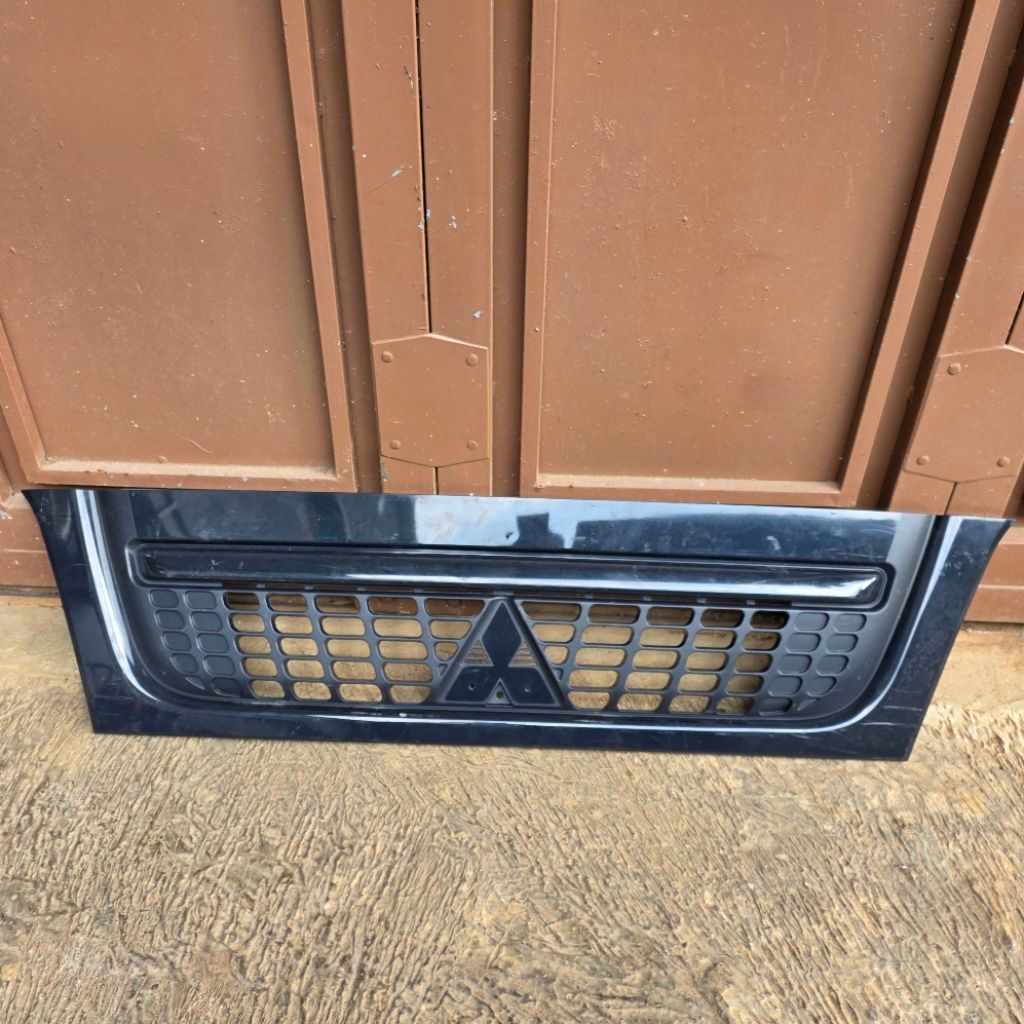 Original Copotan Gril Grille Rambang Depan Mitsubishi New Canter