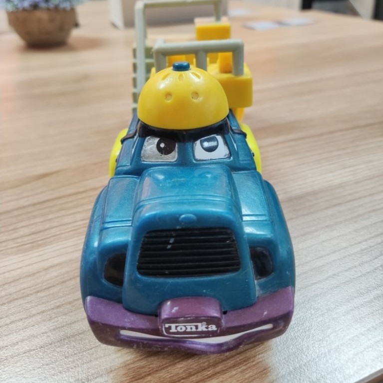 mainan truk derek tonka lil chuck tulking haulers 9,5 inchi