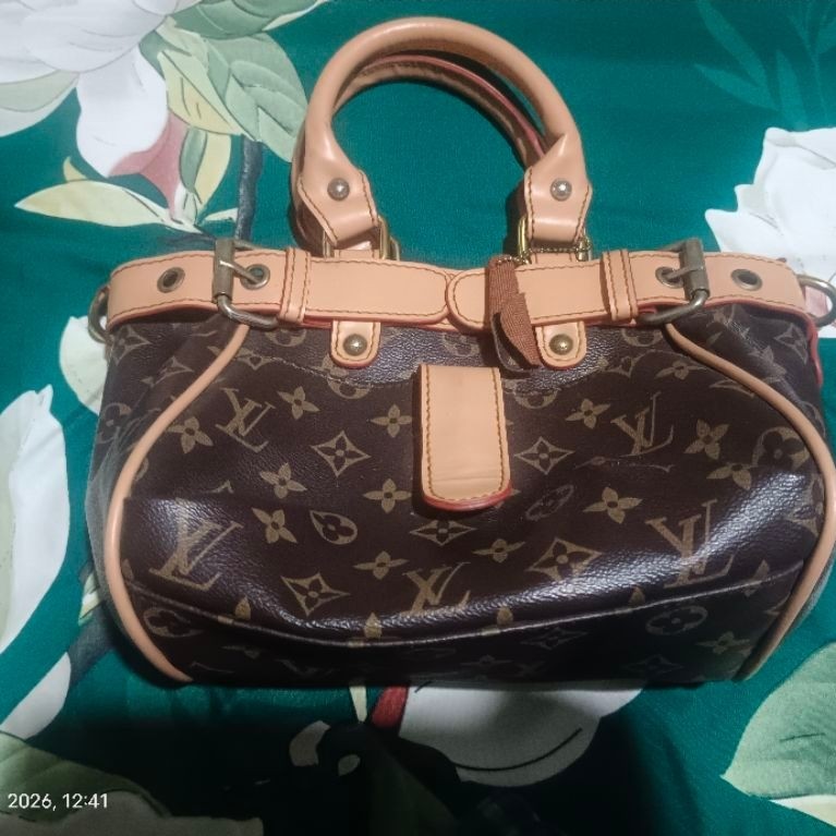 Tas branded preloved lv