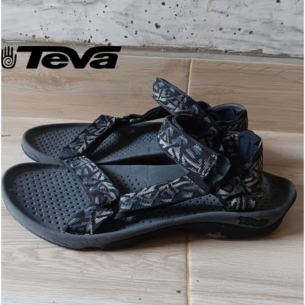 sandal teva hurricane