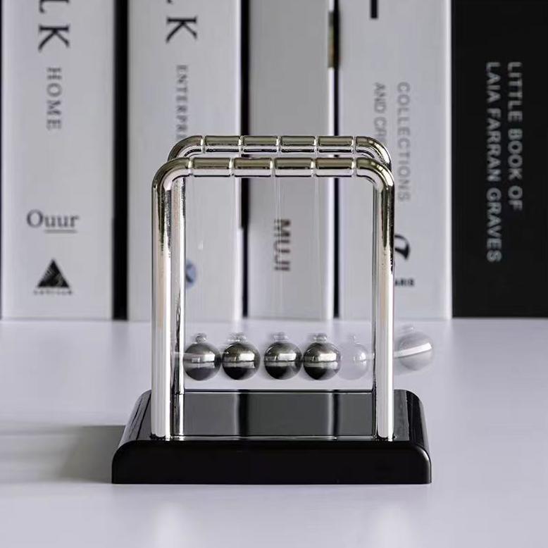 Newton's Cradle Pajangan Meja Pendulum Newton Hiasan Meja