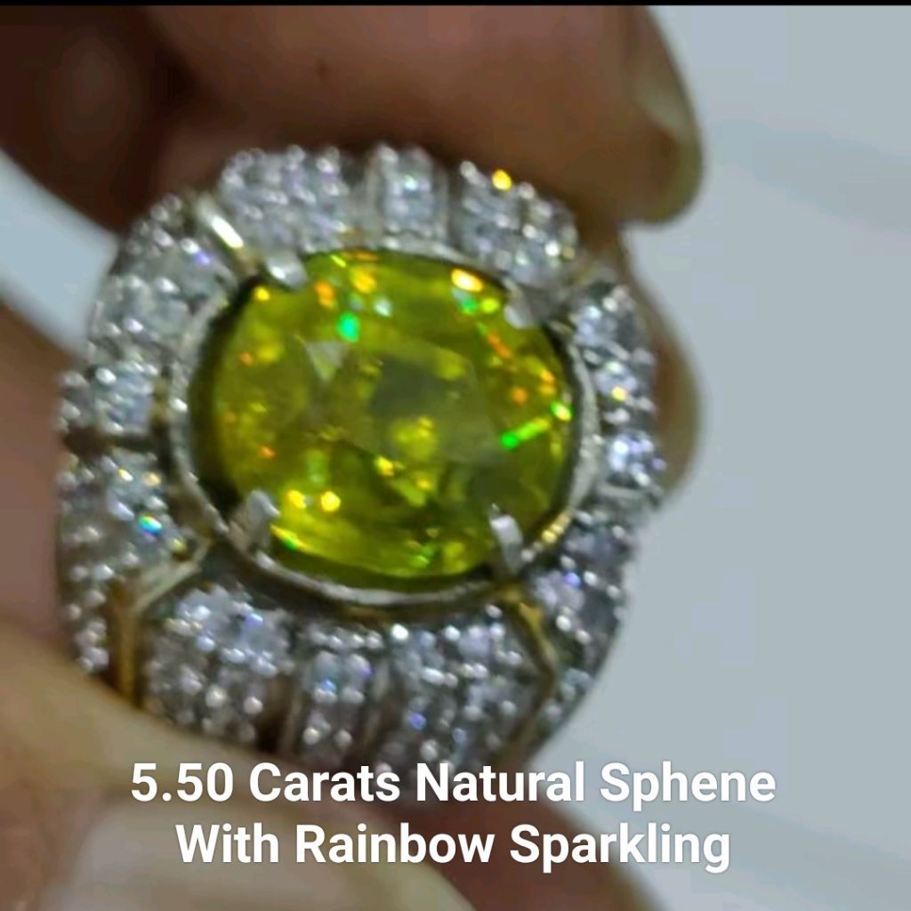 Natural Sphene 5.50 Carats Rainbow Luster Sertipikat