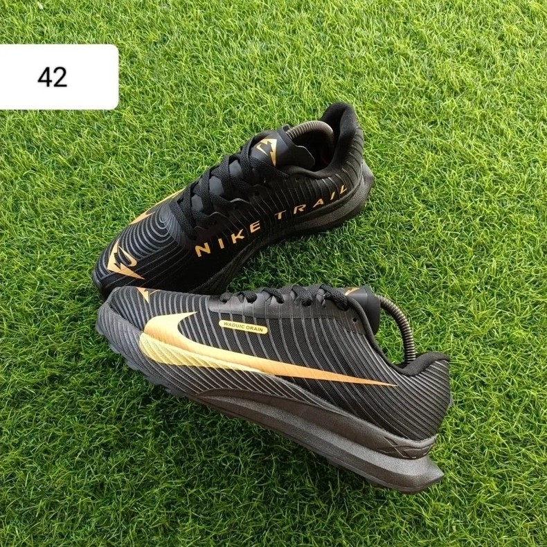 Nike trail black yellow
