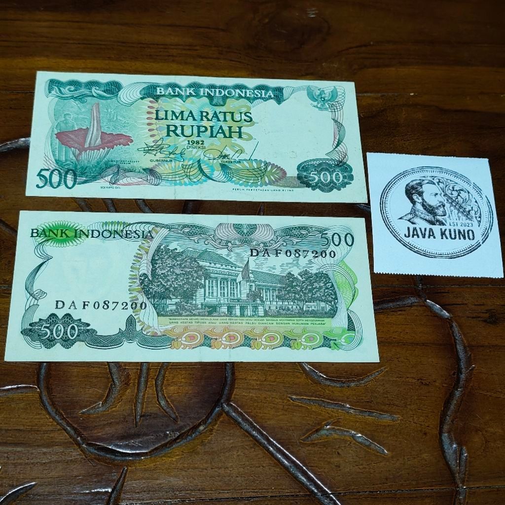 Koleksi Kertas Kuno 500 Rupiah Bunga Bangkai Tahun 1982 Original Gress Foxing