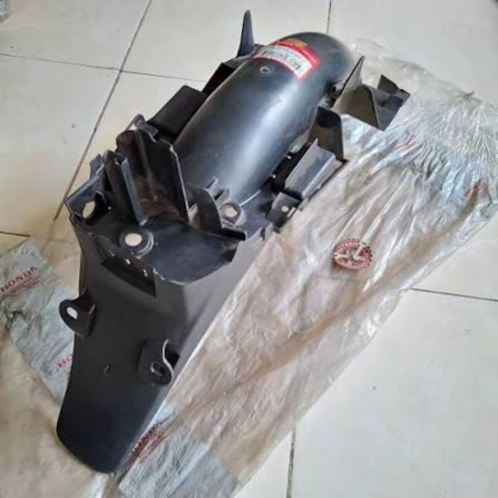 80100KPH881 slebor spakbor belakang honda karisma D original baru AHM