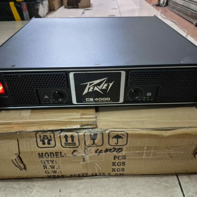 POWER AMPLIFIER PEAVEY CS 4000/CS4000