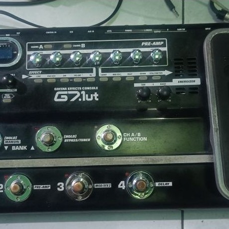 Zoom G7.1ut Efek Gitar Tombol Aman Potensio Gain