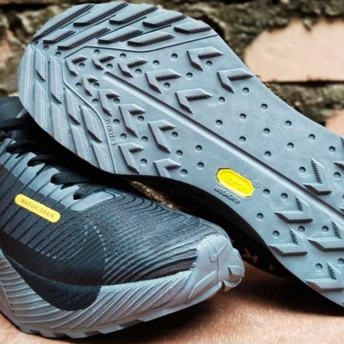 Sepatu running trail import sz 40