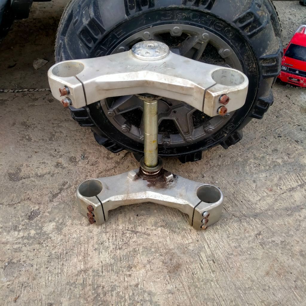 segitiga atas bawah Minerva megelli  250 T shockbreaker