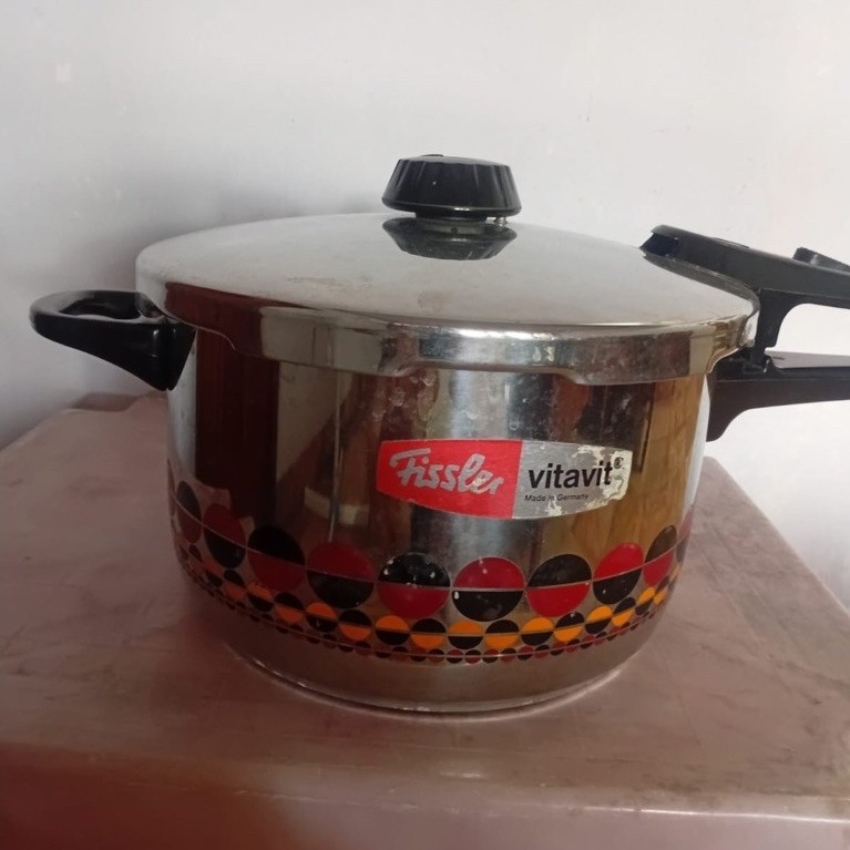 Fissler Vitavit Panci series solar pressure cooker