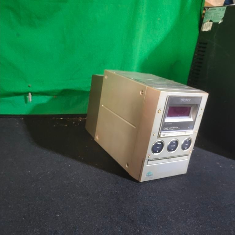 head mini hifi Sony tape on. CD off. aux on . radio on