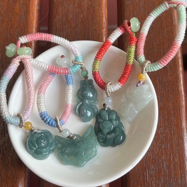 Gantungan Jade Burma Giok ukir lucu