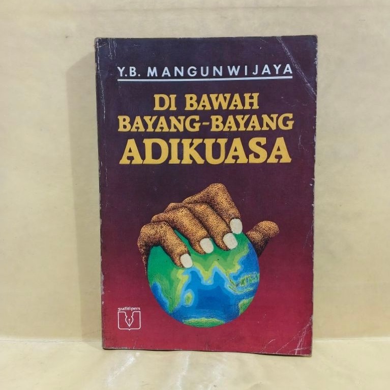 Di bawah bayang bayang adikuasa