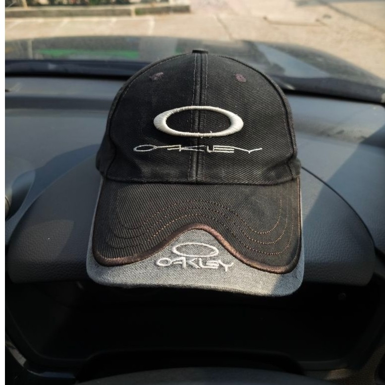 Oakley topi