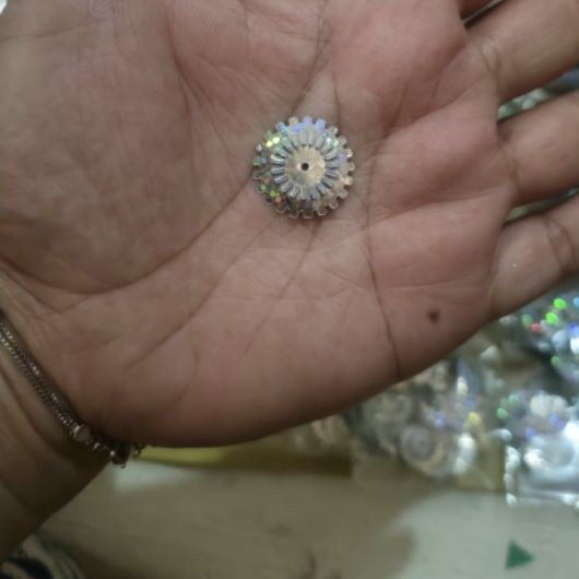 Hiasan Payet Bentuk Cakra warna Perak // 1 Renteng isi 10 pack kecil