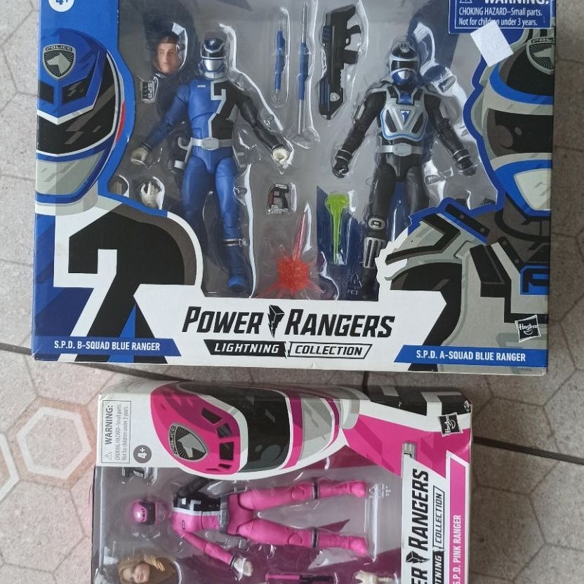 Power Rangers Lightning Collection SPD Ranger Blue dan SPD Ranger Pink