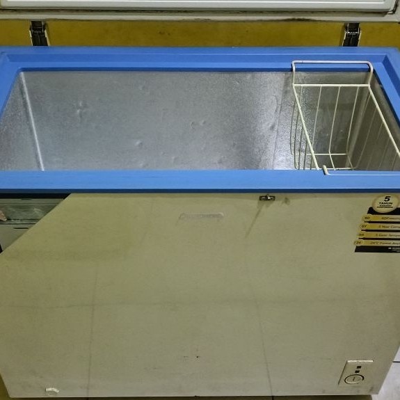 Freezer Box Merk Changhong bekas ukuran 200 Liter