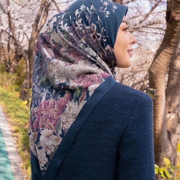 SEGIEMPAT BUTTONSCARVES MIROR SEOUL JILBAB MOTIF LOOK LIKE BUTTONSCARVES BERLOGO HIJAB VOAL MOTIF