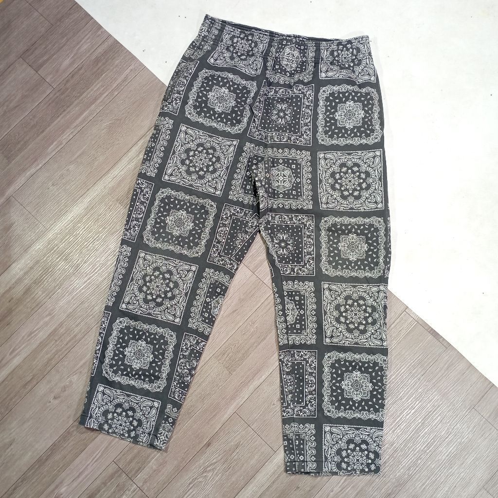 Celana GU paisley bandana