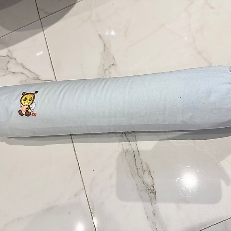 preloved Babybee - Infant Bolster With Case - Guling Bayi Terbuat dari Belgium Natural Latex with In