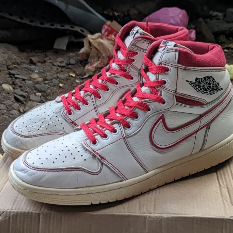 Sepatu  Putih Merah size 45