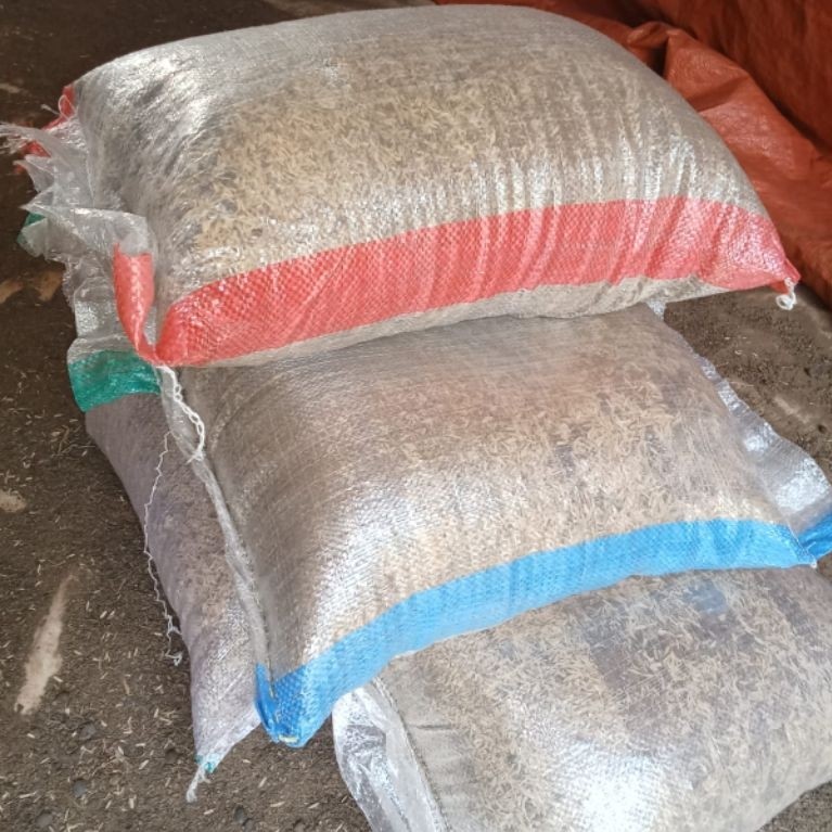 alas/liter kandang ayam anti bau amoniak kemasan karung 10