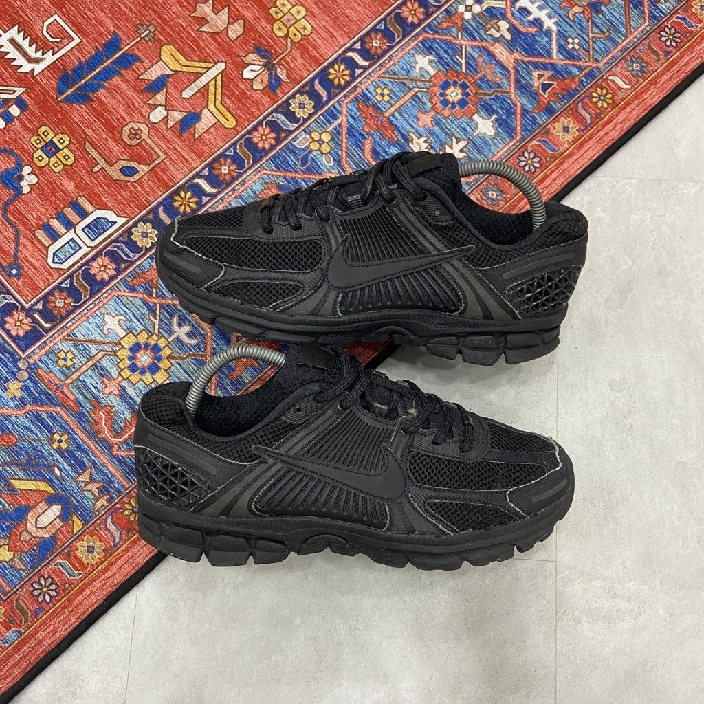 [Size 42] Nike Zoom Vomero 5 Triple Black Second Original