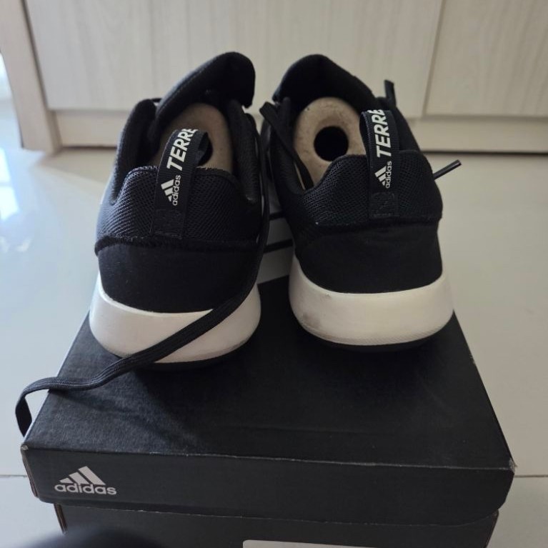 Sepatu Trail Running Pria Adidas Terrex CC Boat Hitam/Putih ukuran 40 2/3