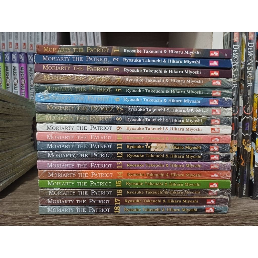 komik moriarty the patriot 1-18  mix segel