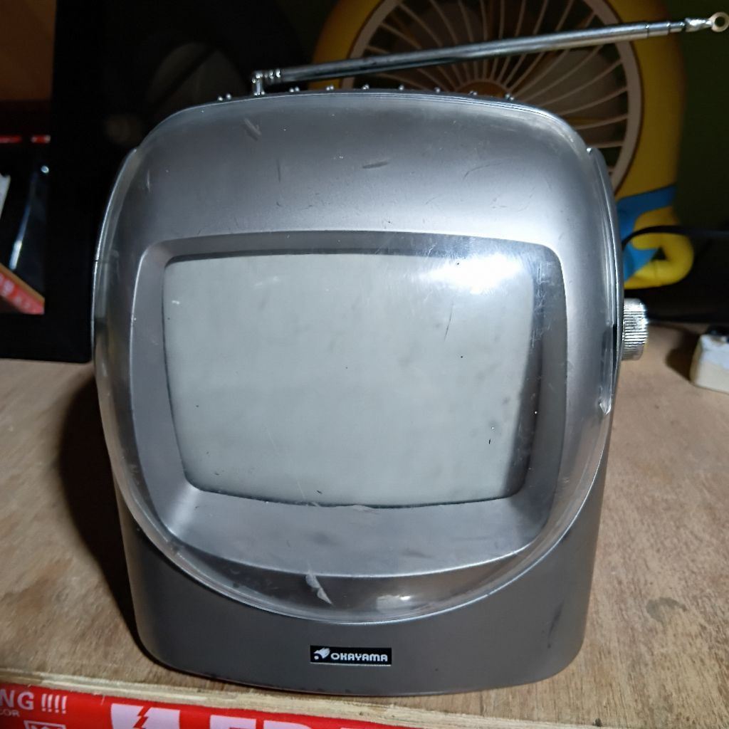 TV mini jadul Okayama 7inch nyala hitam putih+Radio fm ON..